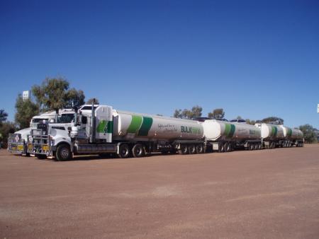 camion australien est de train